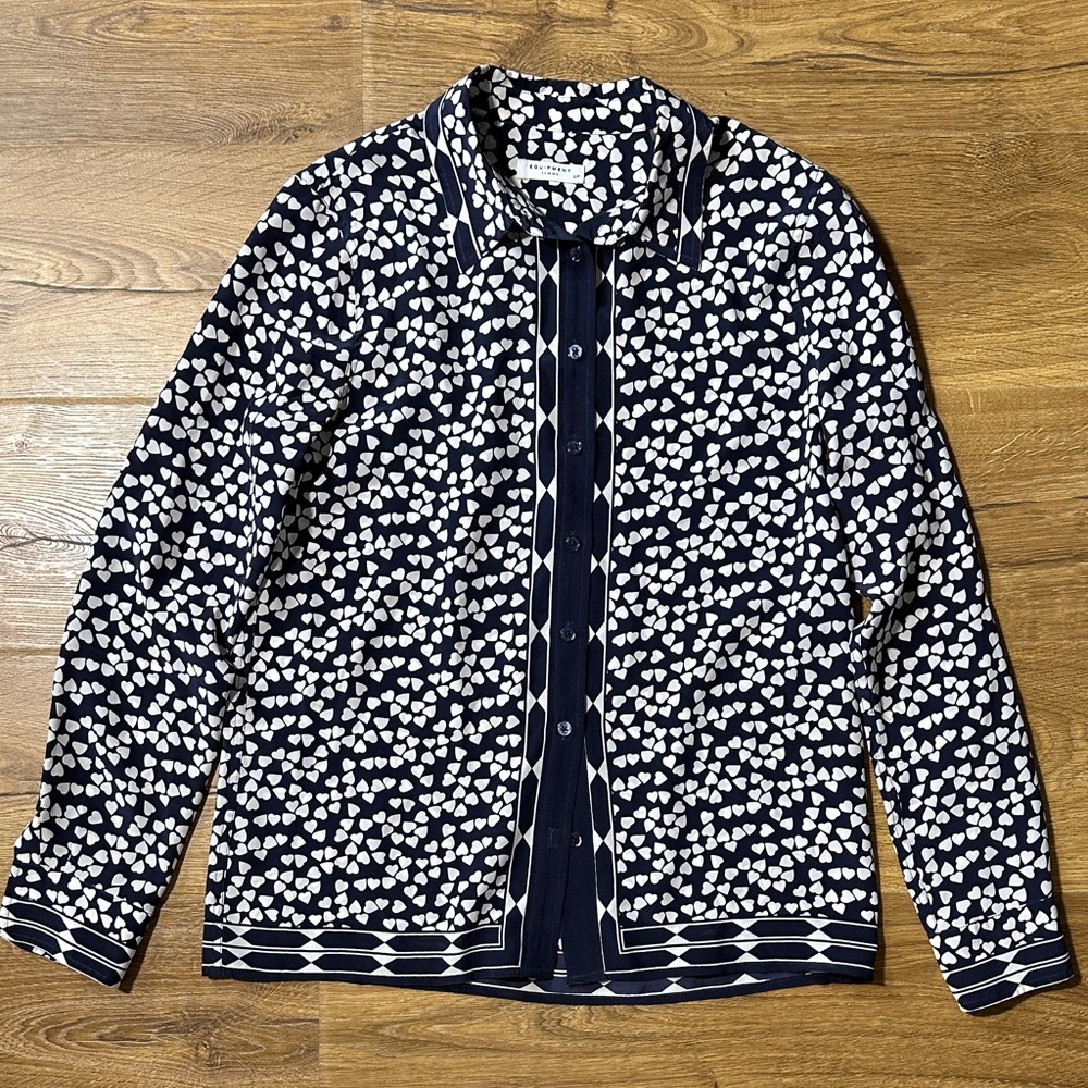 Equipment 100% Silk Navy and White Heart Pattern Shirt Small